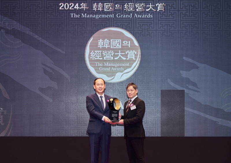 왼쪽부터 최권석 한국능률협회 부회장, 최익훈 HDC현대산업개발 대표이사 / 사진제공=HDC현대산업개발