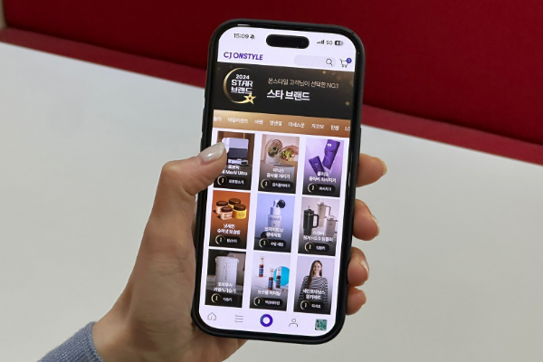 CJ온스타일은 올해를 결산하는 ‘2024 온스타일 어워즈’를 앞두고 최근 1년 간의 매출을 분석한 결과, 소비 키워드로 ‘뉴밀리어(Newmiliar: New+Familiar)’를 선정했다. /사진=CJ온스타일