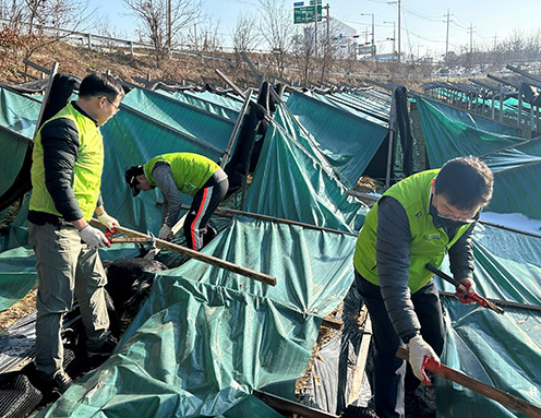 농협경제지주, 경기 이천시 폭설 피해농가 복구 지원