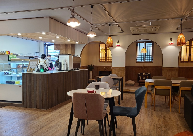 휴온스, 제천공장에 '장애인 바리스타 카페' 개소. /사진=휴온스