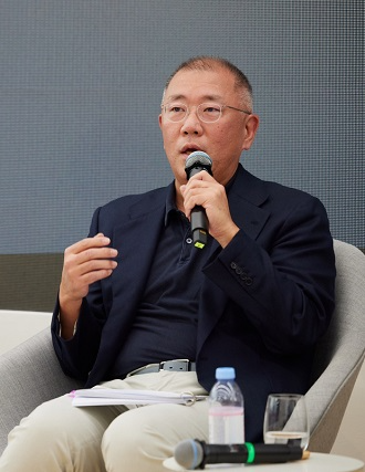 정의선이 직접 제안한 싱가포르 타운홀 미팅..."열정에 감동"