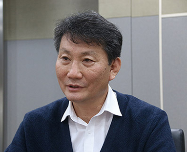 △ 1982.02. 순천고등학교 졸업/ 1988.02. 서강대학교 수학과 졸업 / 1991.09. 중소기업은행 입행 / 2013.01. 중소기업은행 리스크총괄부장 / 2015.07. 중소기업은행 경영관리부장 / 2017.10. 중소기업은행 전략기획부장 / 2018.07. 중소기업은행 호남지역본부장 / 2019.01. 중소기업은행 경영전략그룹장 (집행간부)