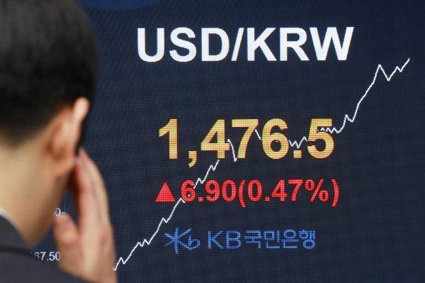 KB국민은행 딜링룸(2024년 12월 27일 오전 10시경) / 사진제공= KB국민은행