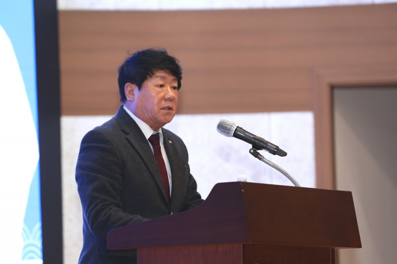 김윤식 신협중앙회 회장이 신협중앙회관 대강당에서 개최된 2025년 시무식에서 신년사를 발표하고 있다.(2025.01.02.)/사진 제공 = 신협중앙회