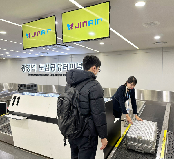 진에어가 오는 2월 1일부터 광명역 도심공항터미널에서 인천공항 출발편 대상 국제선 탑승 수속을 재개한다. /사진=진에어