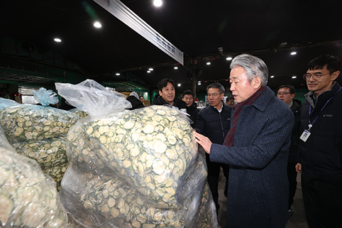 강호동 농협중앙회장, 농협 가락공판장 찾아 직원 격려