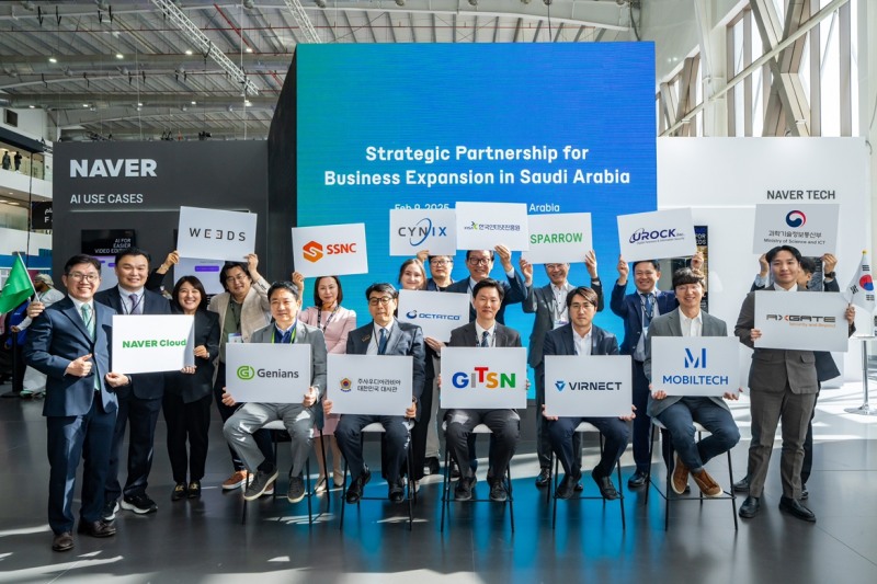 10일(현지시간) LEAP 2025에서 진행된 팀네이버-K스타트업 MOU. / 사진=네이버클라우드