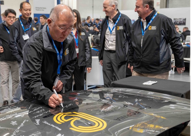 정의선 회장, 미국 모하비주행시험장 찾아 "선구기술 핵심 역할"