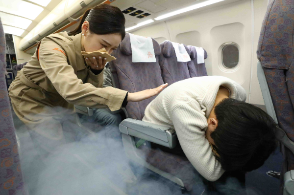 제주항공(대표 김이배)이 객실사무장 대상 기내 교육을 강화하면서 선제적으로 항공 사고 예방에 집중하고 있다. /사진=제주항공