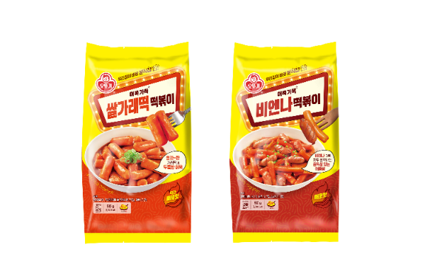 오뚜기(대표 황성만)가 떡볶이 마니아층을 겨냥해, 분식 전문점 수준의 맛과 풍성한 구성을 갖춘 떡볶이를 간편하게 즐길 수 있는 ‘냉동 떡볶이 2종’을 6일 선보였다. /사진=오뚜기