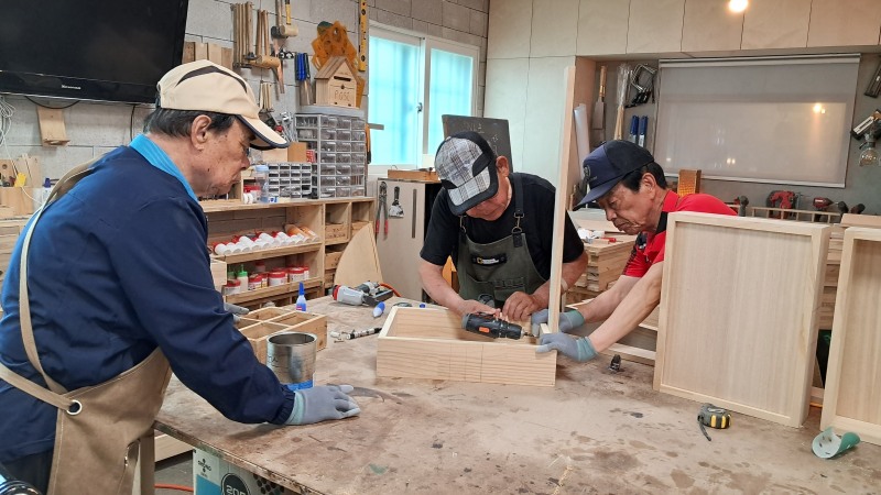 강원랜드사회공헌재단, 강원도 외 폐광지역 지원사업 문경 목공 사업단./사진제공=강원랜드