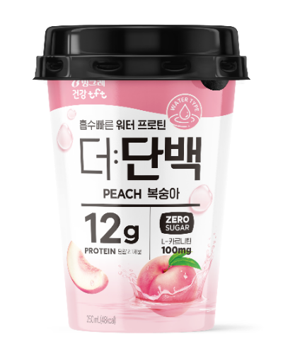 빙그레(대표 전창원)는 수분보충과 단백질 보충을 한번에 할 수 있는 워터타입 단백질 음료 신제품 ‘더단백 워터프로틴 복숭아’를 19일 선보였다. /사진=빙그레