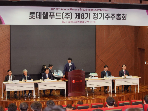 롯데웰푸드(옛 롯데제과)가 25일 오전 10시 서울시 양평동 롯데웰푸드 본사 7층 대강당에서 제8기 정기주주총회를 개최했다. 이날 행사는 의결권 있는 발행주식총수(943만4574주) 85.1% 주주가 출석(위임, 전자투표 포함)한 가운데 진행됐다. /사진=롯데웰푸드