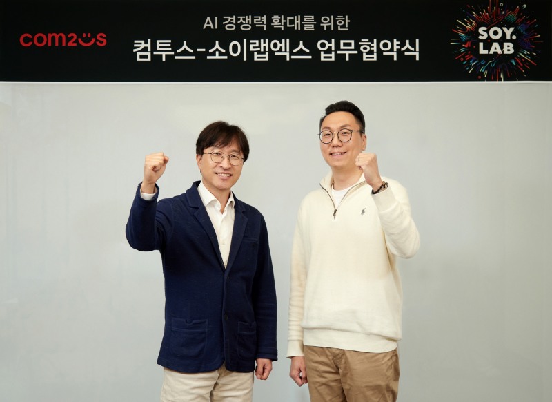 컴투스-소이랩엑스 업무협약식(좌측 컴투스 남재관 대표, 우측 소이랩엑스 최돈현 대표). / 사진=컴투스