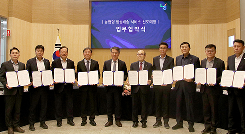 ▲ 사진 왼쪽 다섯째부터 박서홍 경제대표경제대표, 박준식 관악농협조합장, 김종해 포곡농협 조합장.