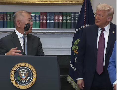 Hyundai Motor Group Chairman Chung Eui-sun (L) and U.S. President Donald Trump announce their investment plans in the United States at the White House in Washington, DC, U.S., March 24, 2025. Photo via White House YouTube Live