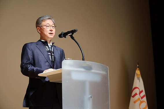 ▲ 장인홍 구로구청장이 3일 오전 구로아트밸리 예술극장에서 열린 직원 정례조례에서 취임 인사를 하고 있다. 사진제공 = 구로구