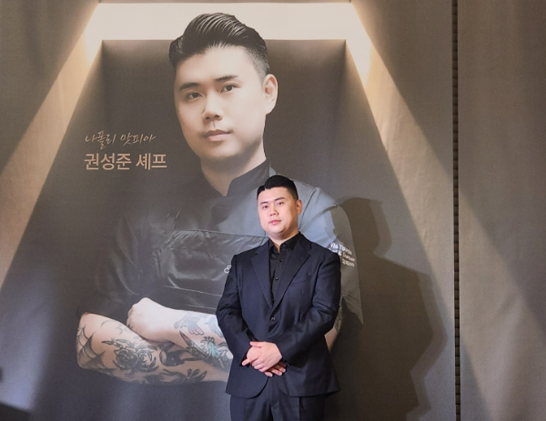푸라닭치킨 신메뉴 개발에 참여한 넷플릭스 '흑백요리사' 우승자 나폴리 맛피아(본명 권성준 셰프). /사진=손원태 기자