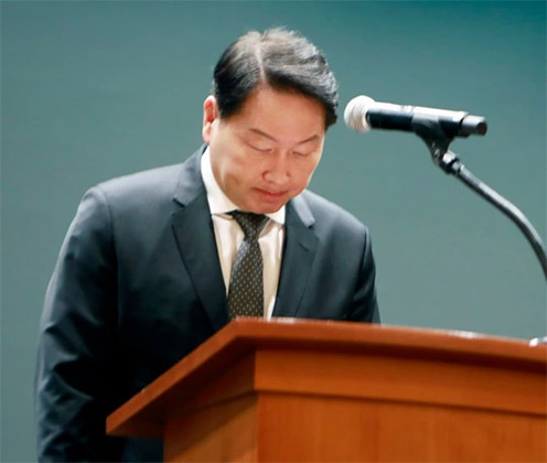 최태원 SK그룹 회장이 7일 오전 10시 서울 을지로 SK텔레콤 사옥에서 유심 해킹 사태에 대한 대국민 사과를 발표했다. / 사진=SK그룹