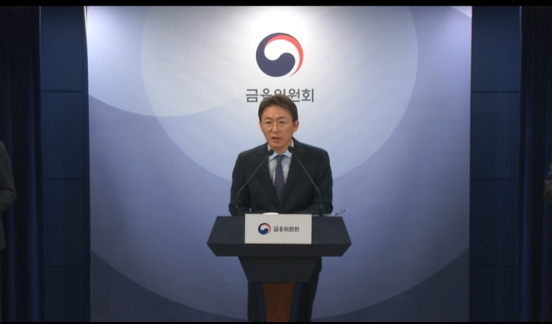 권대영 금융위원회 사무처장이 14일 오후3시 금융위원회 브리핑실에서 MG손해보험 처리방안을 발표하고 있다./사진=e브리핑 갈무리