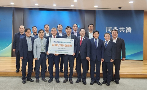 강원농축협발전협의회, 경북․경남․울산 산불피해 복구 성금 전달