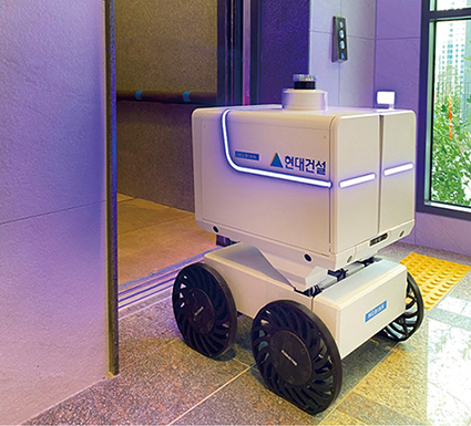 ▲ 현대건설, D2D 자율주행 로봇 배송 서비스 운행. 사진제공 = 현대건설