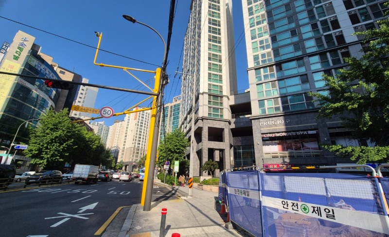 공덕역 인근 아파트와 오피스텔 등 빌딩이 빼곡하다. / 사진=한상현 기자