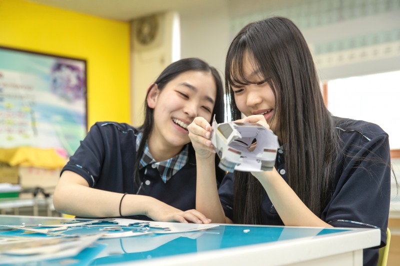 현대자동차가 미래 모빌리티 산업 인재 육성 프로그램인 ‘2025년 2학기 미래모빌리티학교’ 참가 학교를 모집한다. 사진은 푸른중학교 미래모빌리티학교 수업 현장. / 사진=현대차