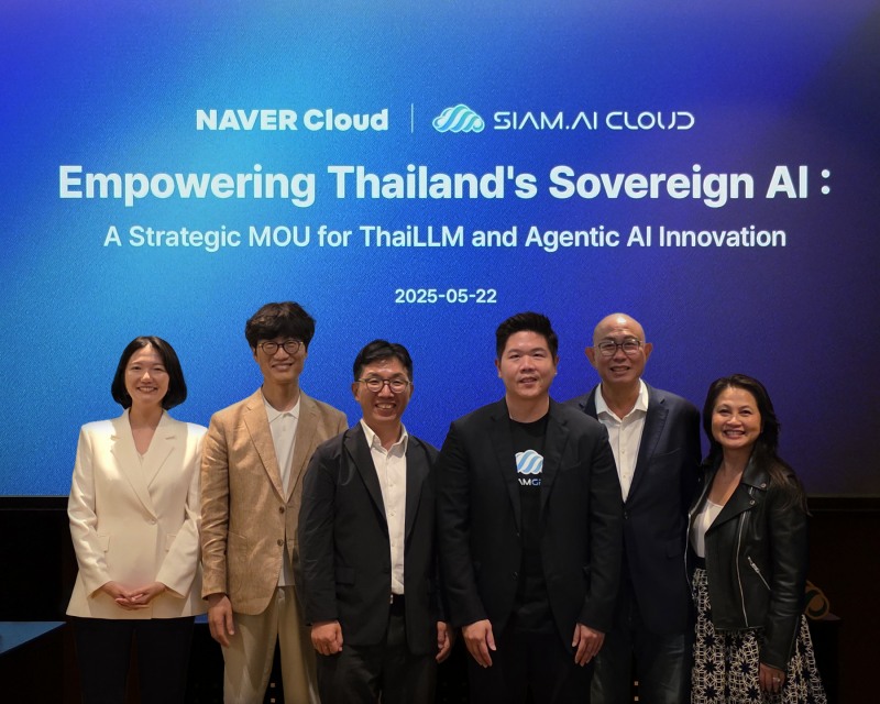 네이버클라우드가 '시암 AI 클라우드'와 태국어 기반 LLM 및 관광 특화 AI 에이전트 구현을 위한 MOU를 체결했다. 사진은 (왼쪽부터) 최수연 네이버 대표, 이해진 네이버 이사회 의장, 김유원 네이버클라우드 대표, 라따나폰 웡나파찬트 시암 AI 클라우드 대표, 레이몬드 테 엔비디아 APAC 총괄 대표, 회이 데이비스 엔비디아 APAC NCP 총괄. / 사진=네이버클라우드