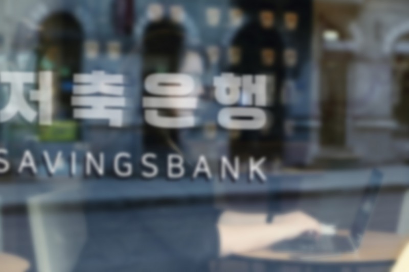 저축은행중앙회가 자영업자의 금융비용 경감을 위해 서민금융상품 '햇살론 플러스'를 26개 저축은행에서 취급한다고 30일 밝혔다./사진 제공 = 저축은행중앙회