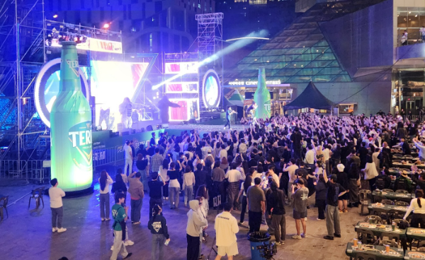 지난달 30일 찾은 ‘2025 센텀맥주축제’에서 방문객들이 행사를 즐기고 있다. 센텀맥주축제는 부산의 대표 지역 축제로, 하이트진로가 공식 후원한다. /사진=손원태 기자