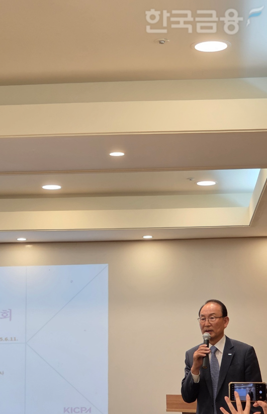 최운열 한국공인회계사회 회장이 11일 서울 여의도에서 열린 취임 1주년 기자간담회에서 발표하고 있다. / 사진= 한국금융신문(2025.06.11)