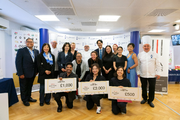 대상(대표 임정배) 종가(JONGGA)가 후원하고, 세계 명문 요리학교 ‘르 꼬르동 블루(Le Cordon Bleu)’와 프랑스 AMA협회(Association Mes Amis), SF글로벌라이즈가 공동 주최하는 ‘2025 종가 김치 쿡 오프(JONGGA Kimchi Cook Off)’가 영국과 프랑스에서 성료했다. /사진=대상 종가