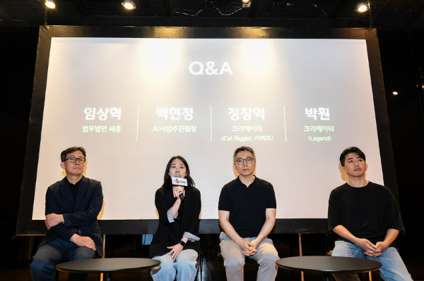 임상혁 법무법인 세종 변호사(왼쪽부터), 백현정 AI사업추진팀장, 정창익 크리에이터, 박훤 크리에이터가 30일 상암 CJ ENM 센터에서 열린 컬처토크 질의응답에 나선 모습. /사진=CJ ENM