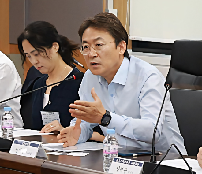 권대영 금융위원회 사무처장이 11일 개최한 '장기 연체채권 채무조정 프로그램 점검을 위한 전문가 간담회'에서 발언하고 있다. / 사진=금융위원회