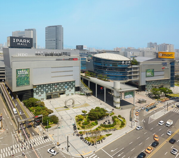 HDC현대산업개발 본사가 입주한 아이파크몰과 용산역 전경.사진제공=HDC현대산업개발