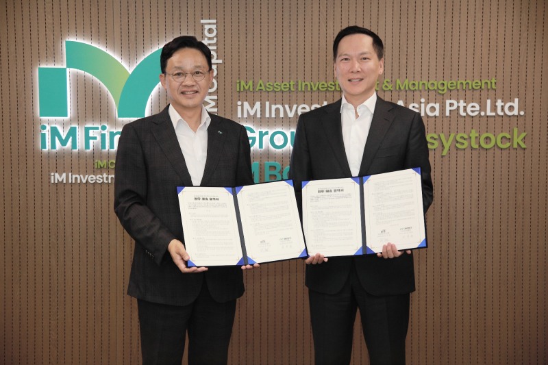 왼쪽부터 강정훈 iM뱅크 경영기획그룹장, 김지강 한국씨티은행 소비자금융그룹장 / 사진제공=iM뱅크