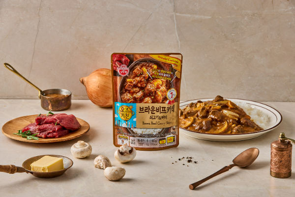 오뚜기(대표 황성만)가 세계 각국의 전통 카레를 집에서도 간편하게 즐길 수 있는 ‘오즈키친 세계카레’ 신제품 ‘브라운비프카레’를 25일 선보인다. /사진=오뚜기 오즈키친