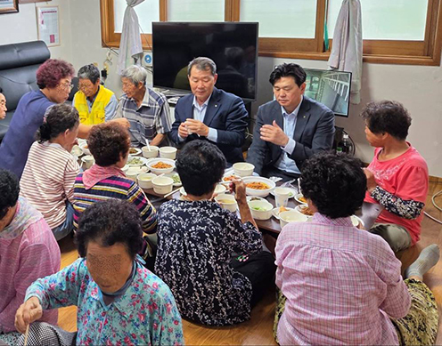 농협경제지주, '농촌 경로당 반조리식품 지원 시범사업' 실시