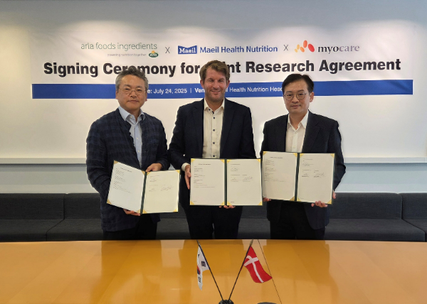 매일유업 자회사인 매일헬스뉴트리션(대표 박석준)이 세계적인 유청 단백질 전문 기업 알라푸드인그리디언츠(Arla Foods Ingredients: AFI)와 대사플럭스 분석플랫폼 기업 마이오케어(myocare)와 함께 근육 기능 강화를 위한 ‘베타-락토글로불린(β-lactoglobulin: 이하 BLG)’ 기반 기능성 원료 개발에 대한 3자 공동연구 계약을 체결했다. /사진=매일유업 매일헬스뉴트리션