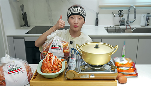 농협, 유튜버 ‘히밥’과 협업한 '히밥, 한국농협김치' 출시