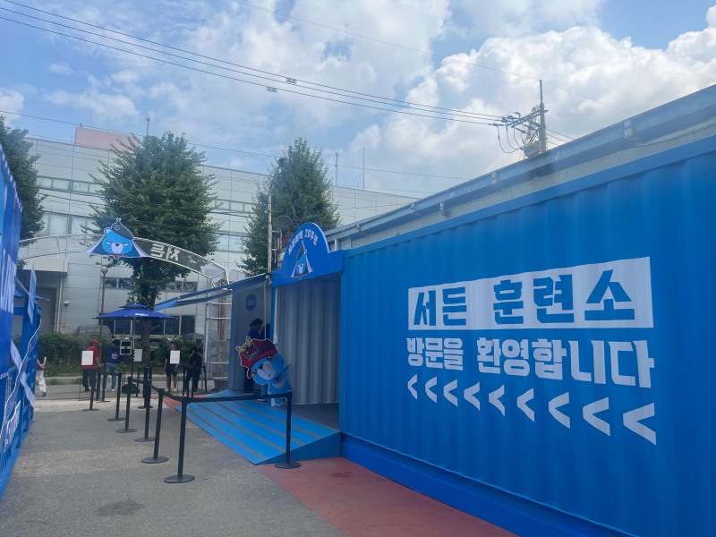 넥슨 온라인 FPS 게임 '서든어택' 이 서비스 20주년 팝업스토어 '서든캠프'를 열었다. / 사진=정채윤 기자