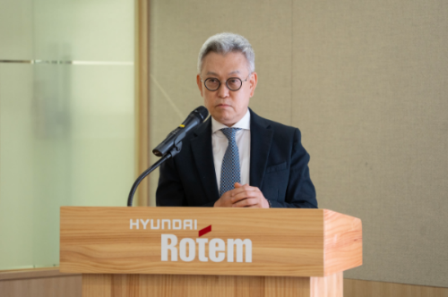 현대로템 디펜스솔루션사업본부장 이정엽 부사장이 현대로템 향후 비전에 관해 설명하고 있다. /사진제공=현대로템