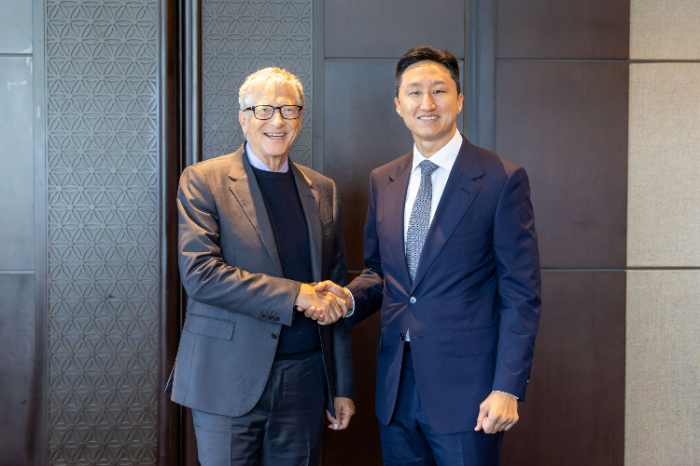 HD현대 정기선 수석부회장(오른쪽)이 테라파워 빌 게이츠(Bill Gates) 회장과 22일 만나 SMR 사업 협력 방안에 대해 논의했다. /사진제공=HD현대