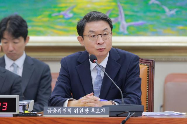 이억원 금융위원장 후보는“금융위 직원들이 다 보고 있다”며 “필요할 때 필요한 이야기를 하겠다”고만 짧게 답했다. 금융감독원을 공공기관으로 지정하는 문제에 대해서도 “자율성과 방만경영 사이의 균형을 살피겠다”며 신중한 입장을 유지했다. 사진=아주경제