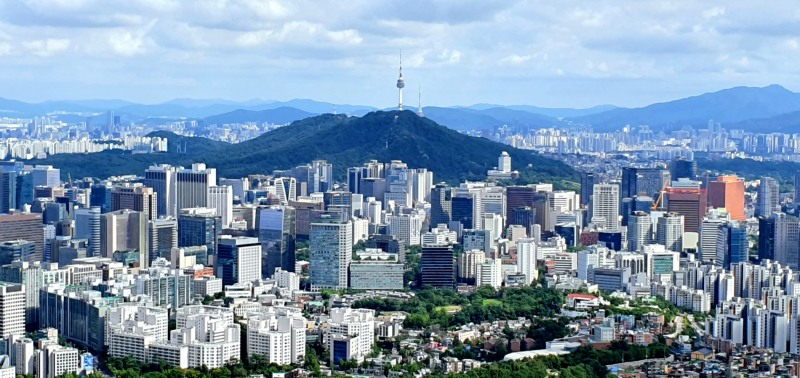 인왕산에서 바라본 서울 도심./사진=주현태 기자