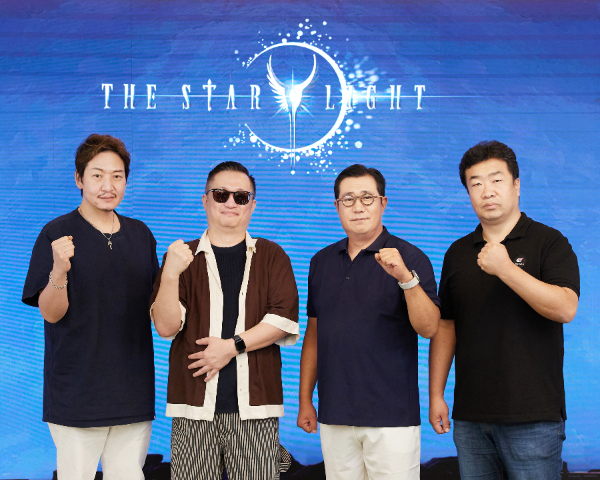 (왼쪽부터) 정준호 아트 디렉터, 남구민 사운드 디렉터, 한지훈 컴투스 게임사업부문장, 정성환 게임테일즈 대표가 지난 10일 더 스타라이트 미디어 프리뷰에서 기념사진을 촬영하고 있다. / 사진=컴투스