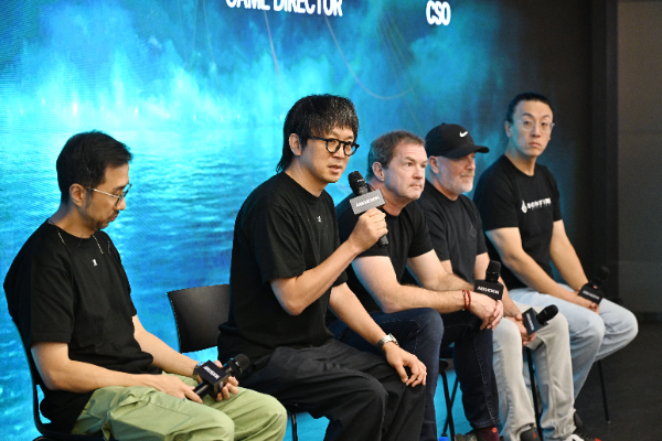 정우용 드림에이지 대표(가운데)가 15일 진행된 알케론 미디어데이에서 발표하고 있다. / 사진=드림에이지