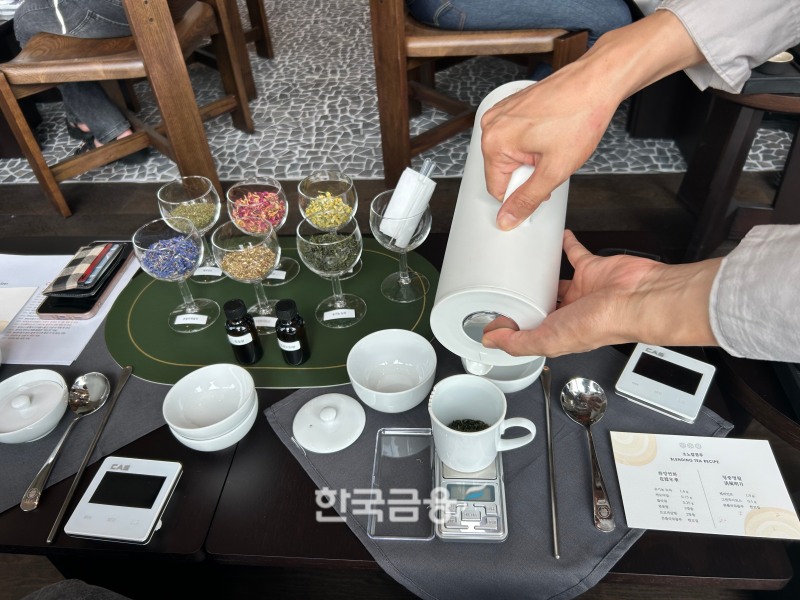 소노캄 경주에서 선보이는 다도 프로그램. /사진=박슬기 기자