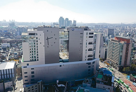 ▲ 홍대입구역 역사에 마련된 애경그룹 사옥 '애경타워'. 사진 = AK홀딩스